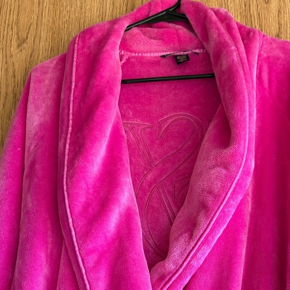 Victoria's Secret Vibrant Pink Plush Robe - Picture 5 of 7